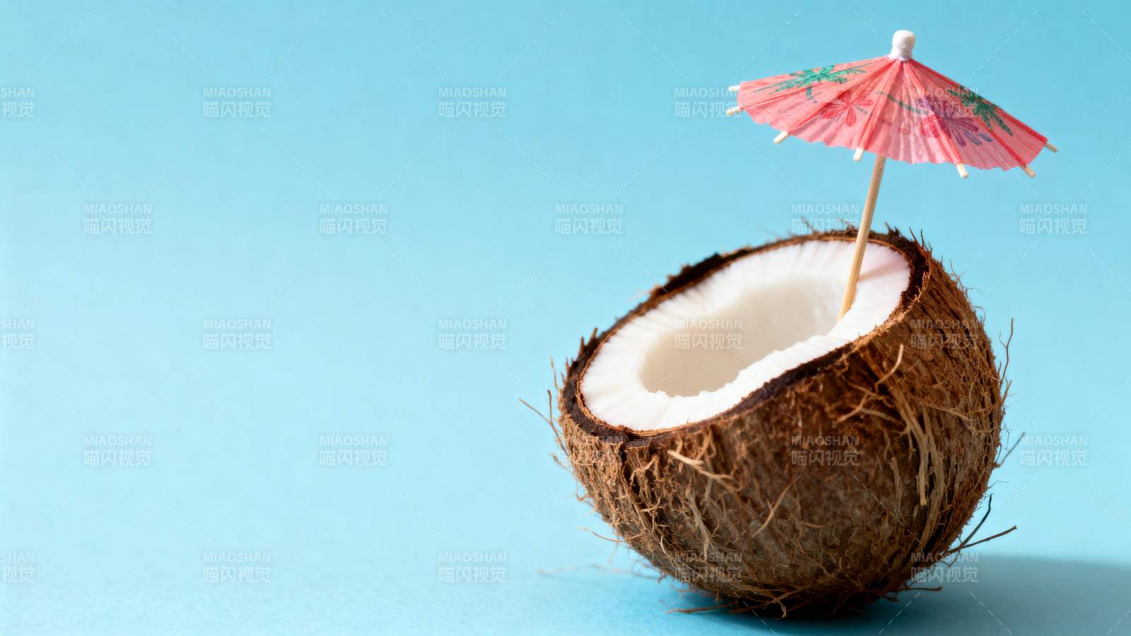 椰子伞影清凉一夏图片