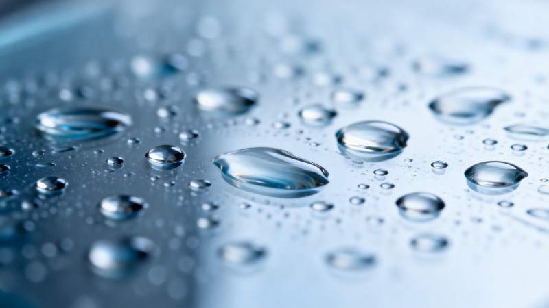 水珠晶莹剔透图片