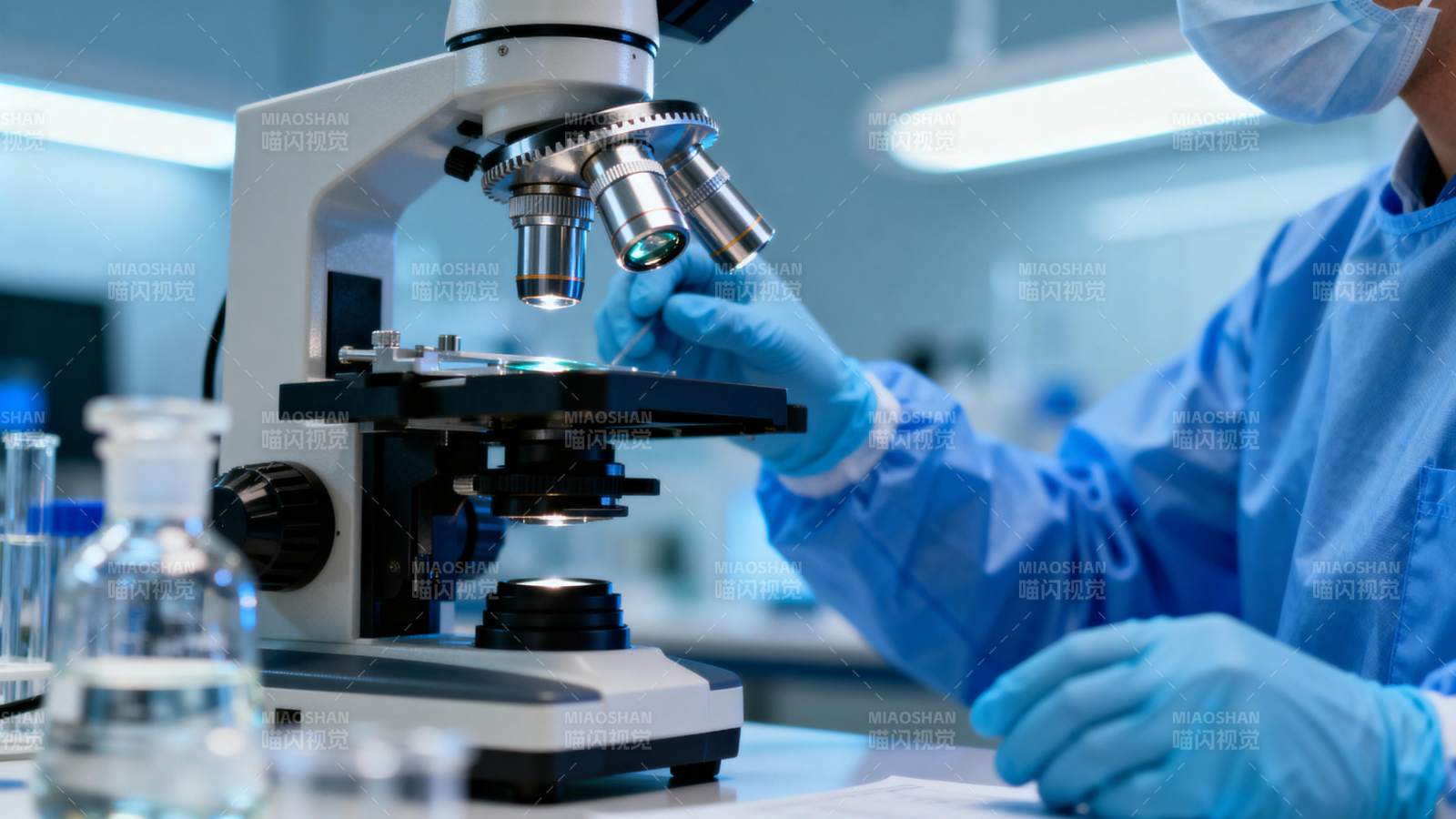 实验室显微镜研究图片