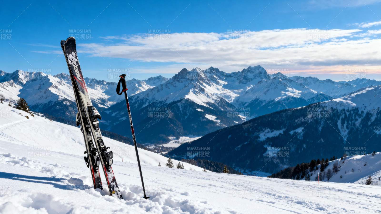 雪山滑雪胜景图片