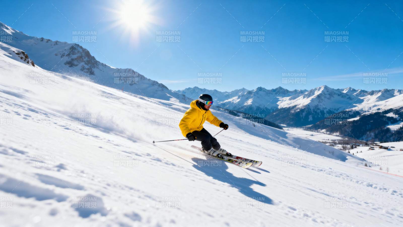 雪山滑雪者疾驰而下图片