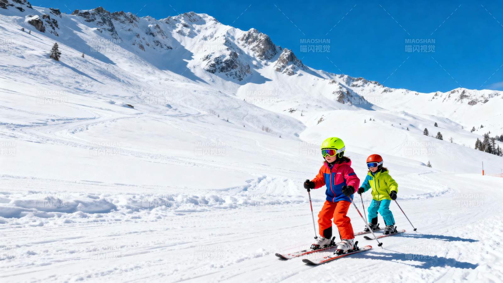 雪山滑雪亲子乐图片