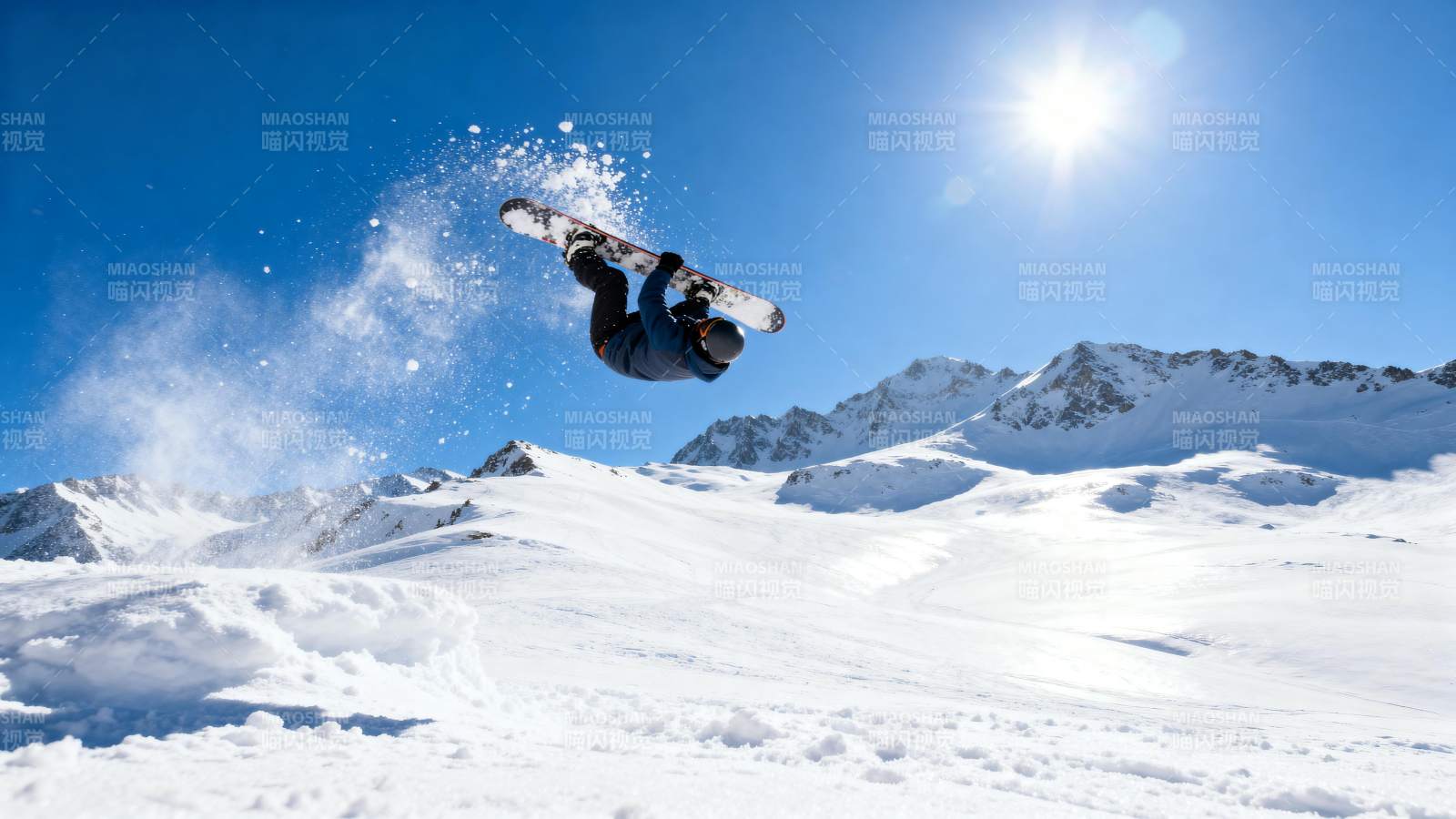 雪上飞驰 腾空而起图片