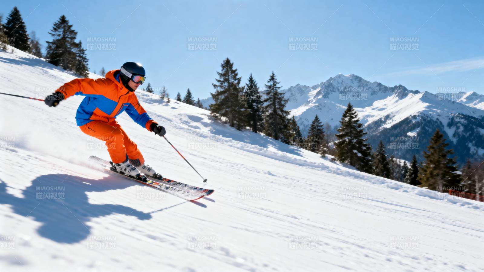 滑雪者驰骋雪坡图片