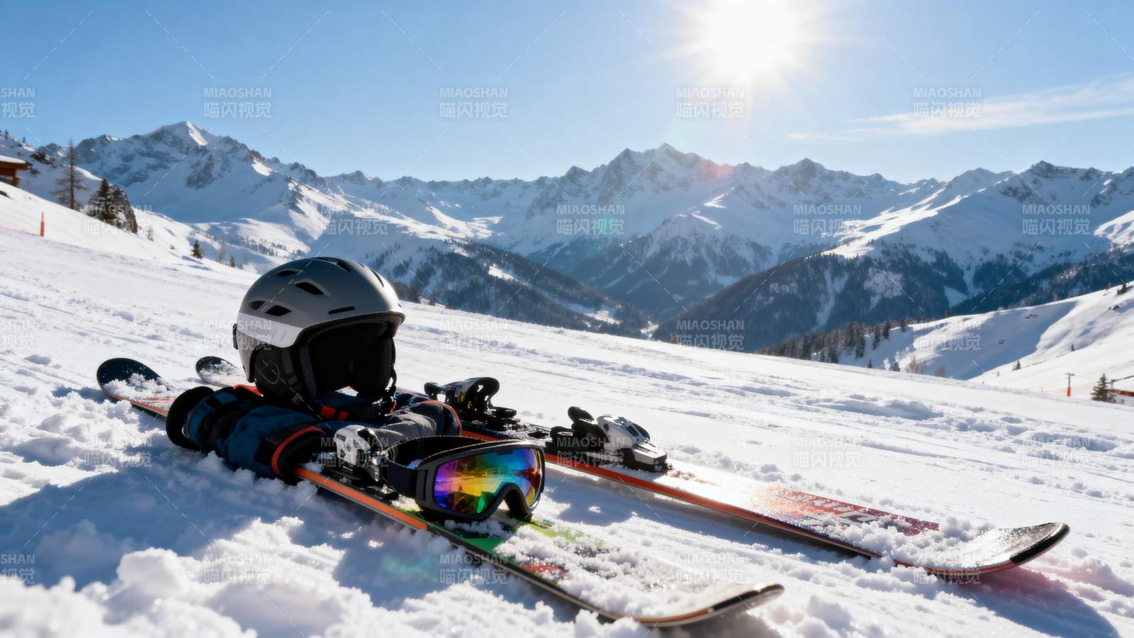 雪山滑雪装备静置图片