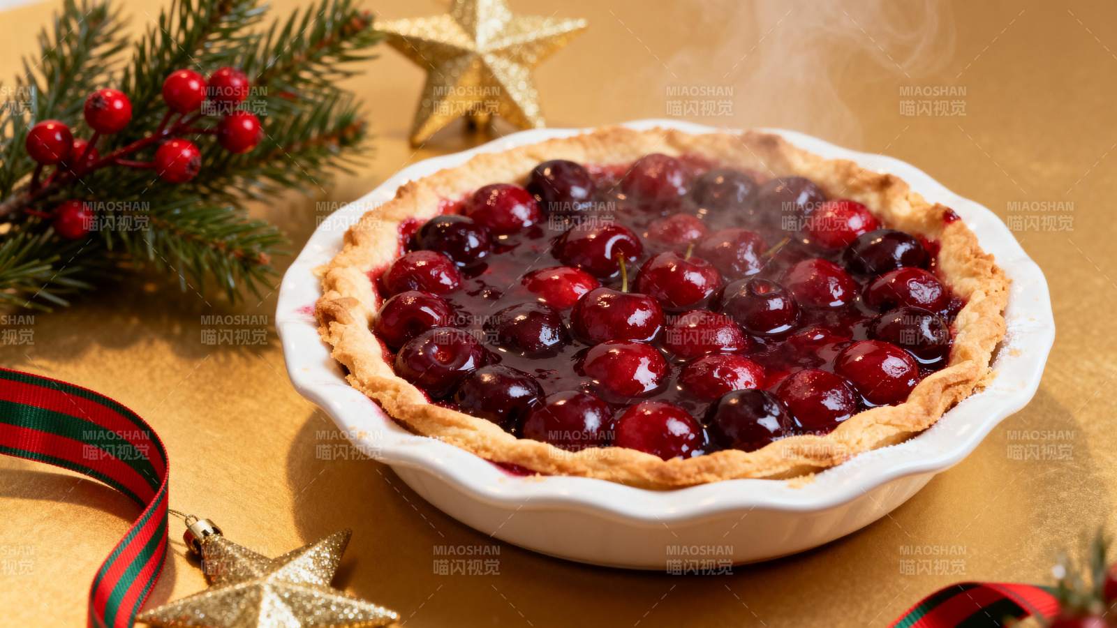 热腾腾的樱桃派图片