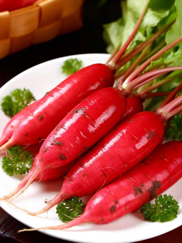 鲜红胡萝卜摆盘图片