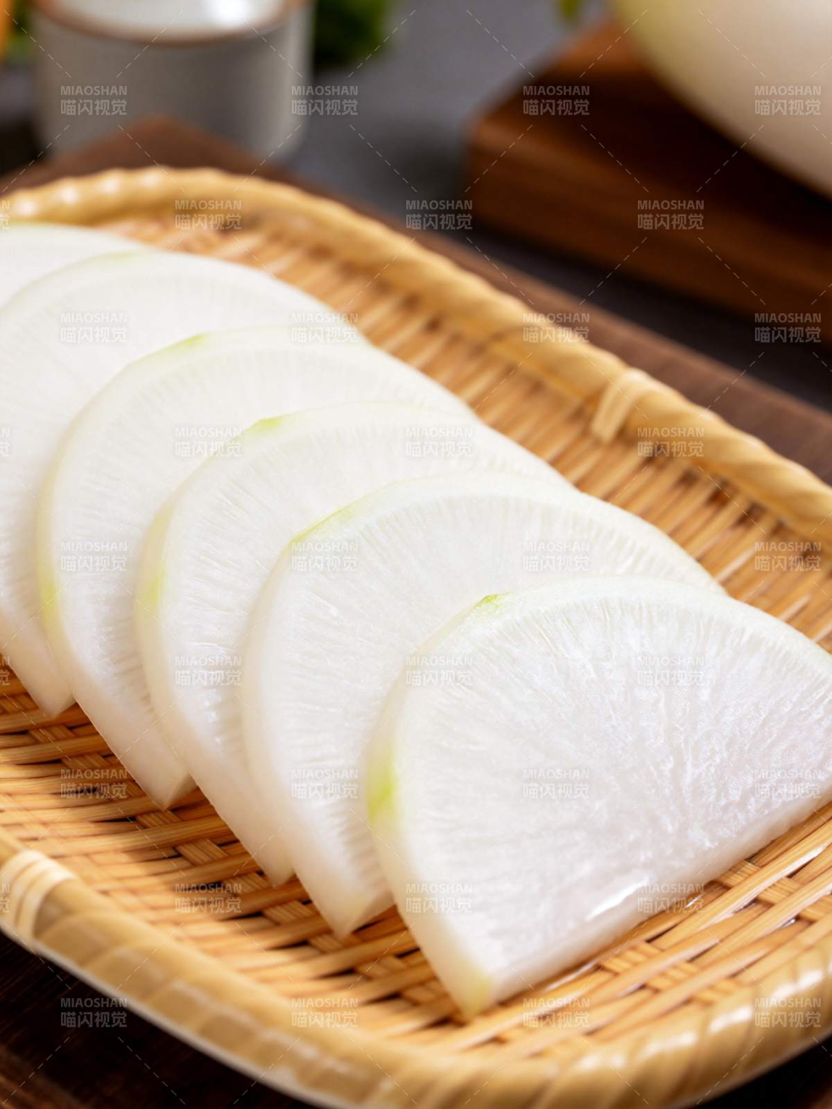 清脆白萝卜片图片