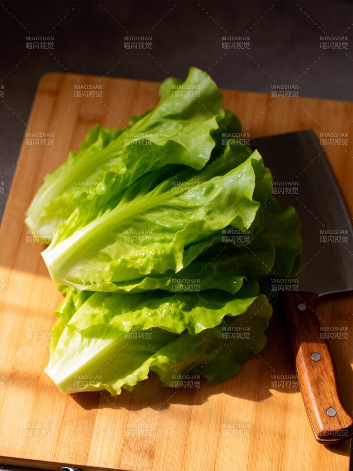 新鲜生菜切配中图片