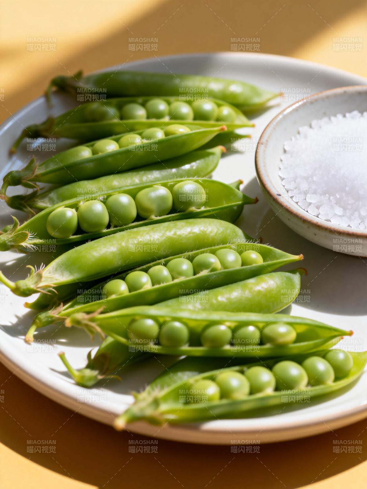 青豆荚配盐图片