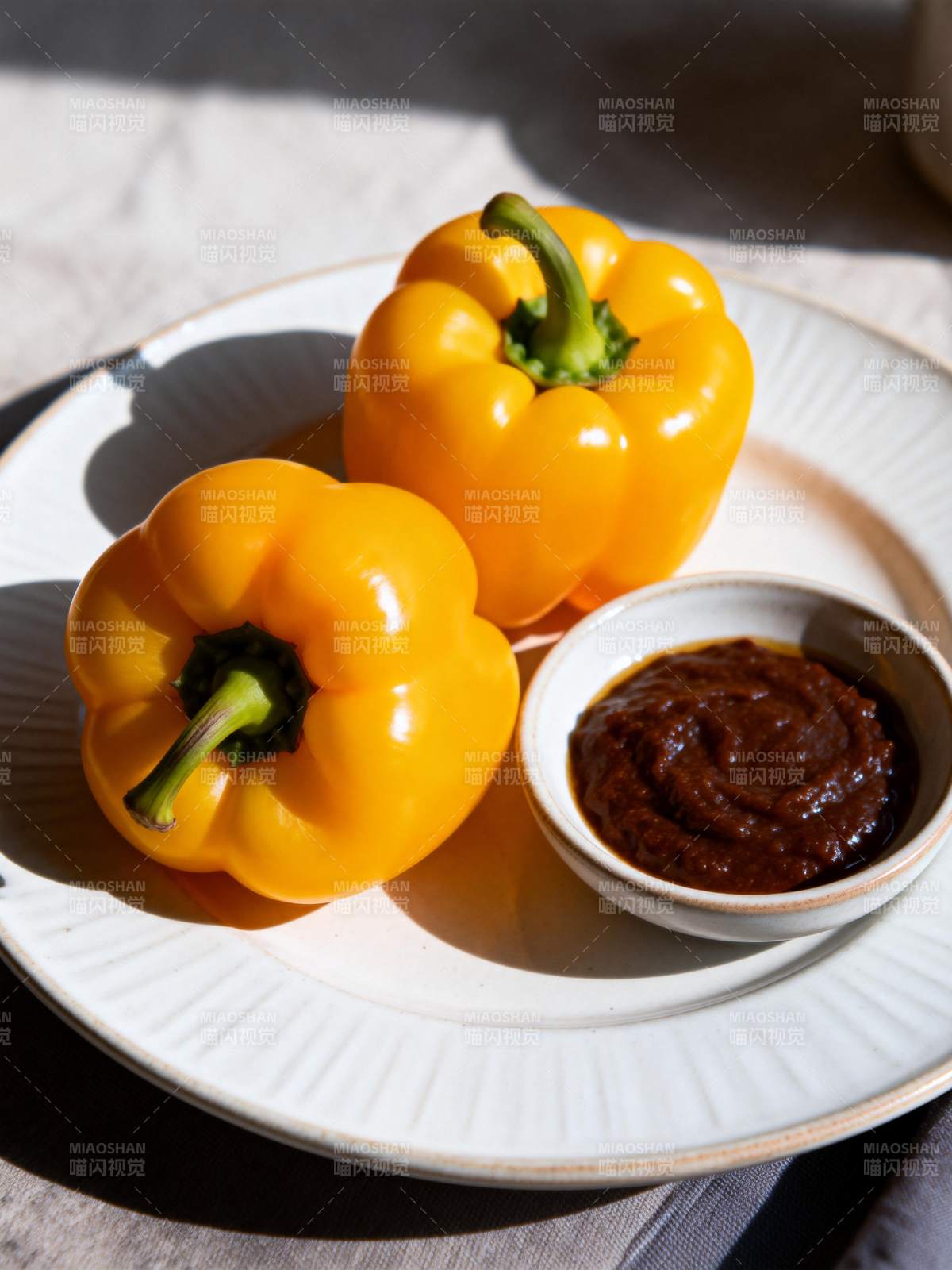 黄椒配酱料图片