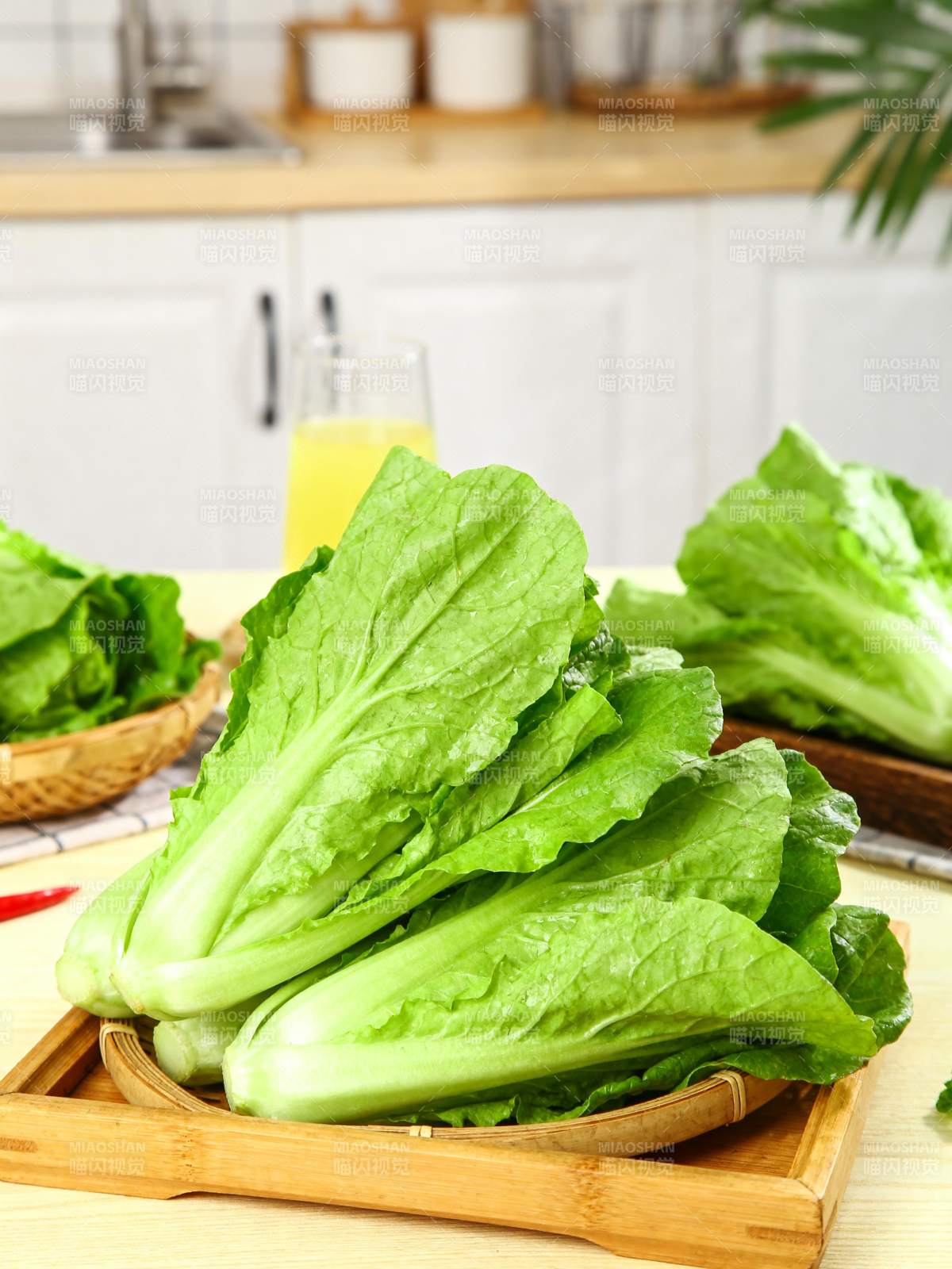 新鲜生菜摆盘图片