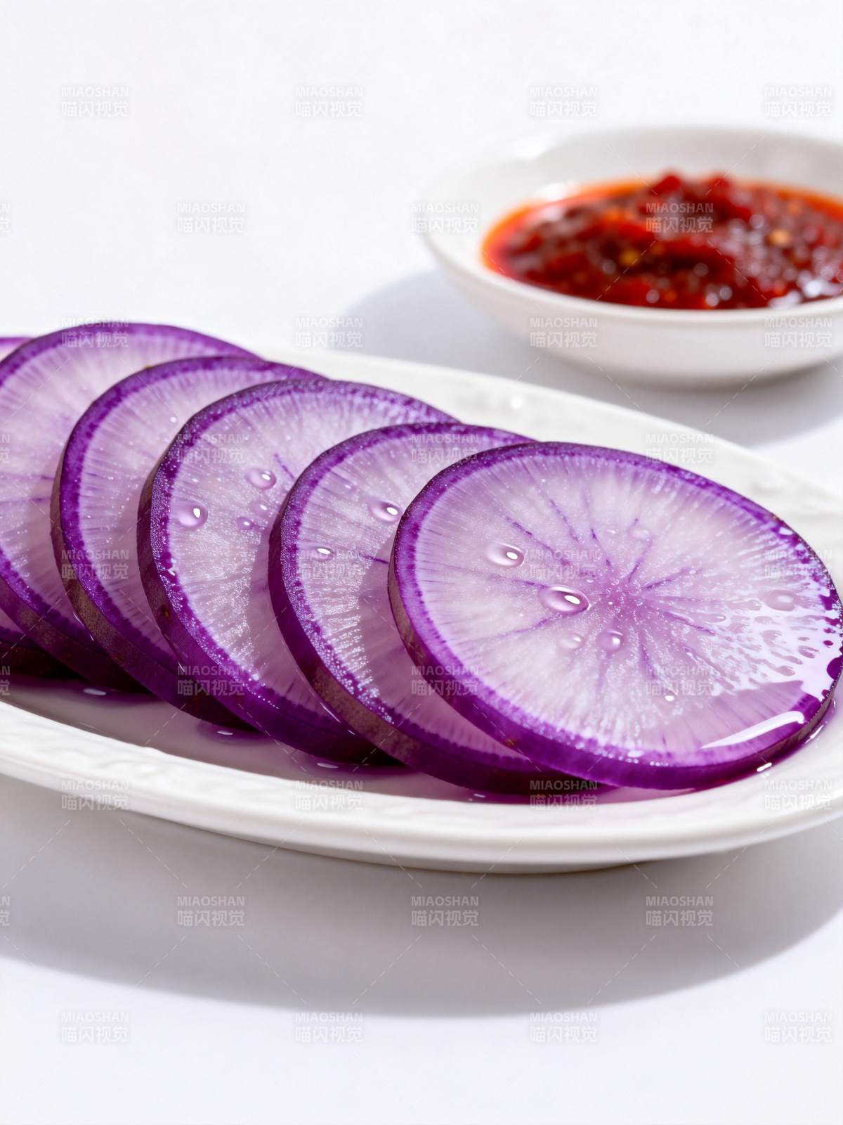 紫萝卜切片配辣酱图片