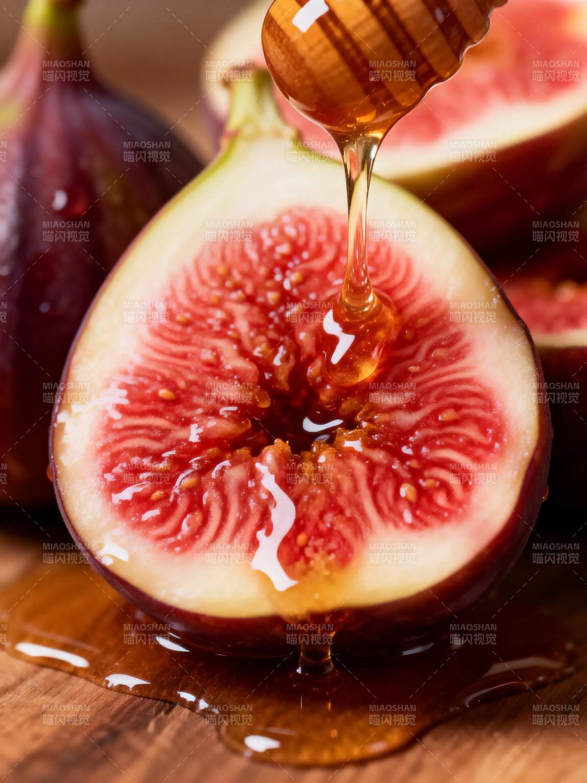 蜂蜜滴落无花果图片