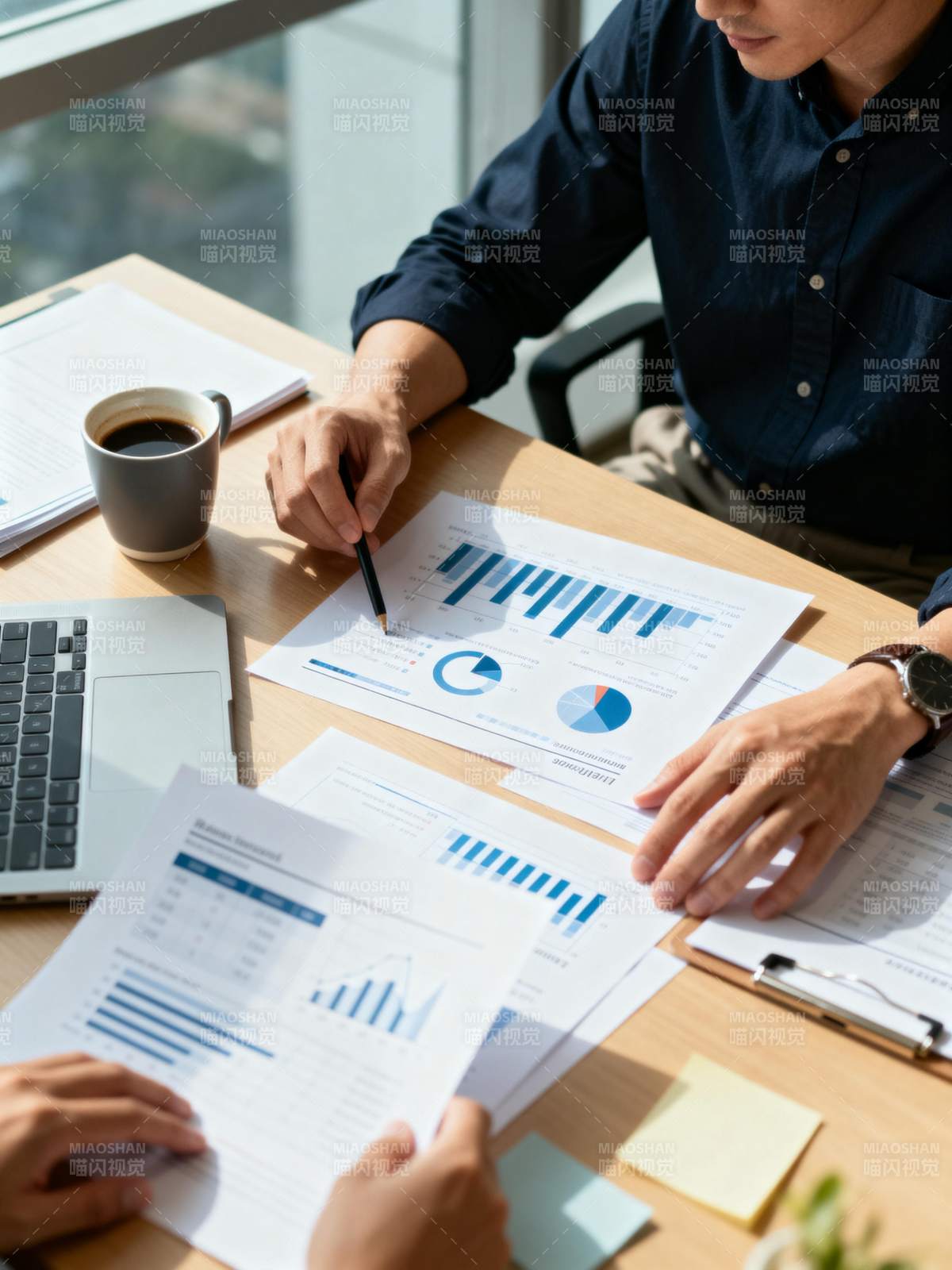 商务会议分析数据图片