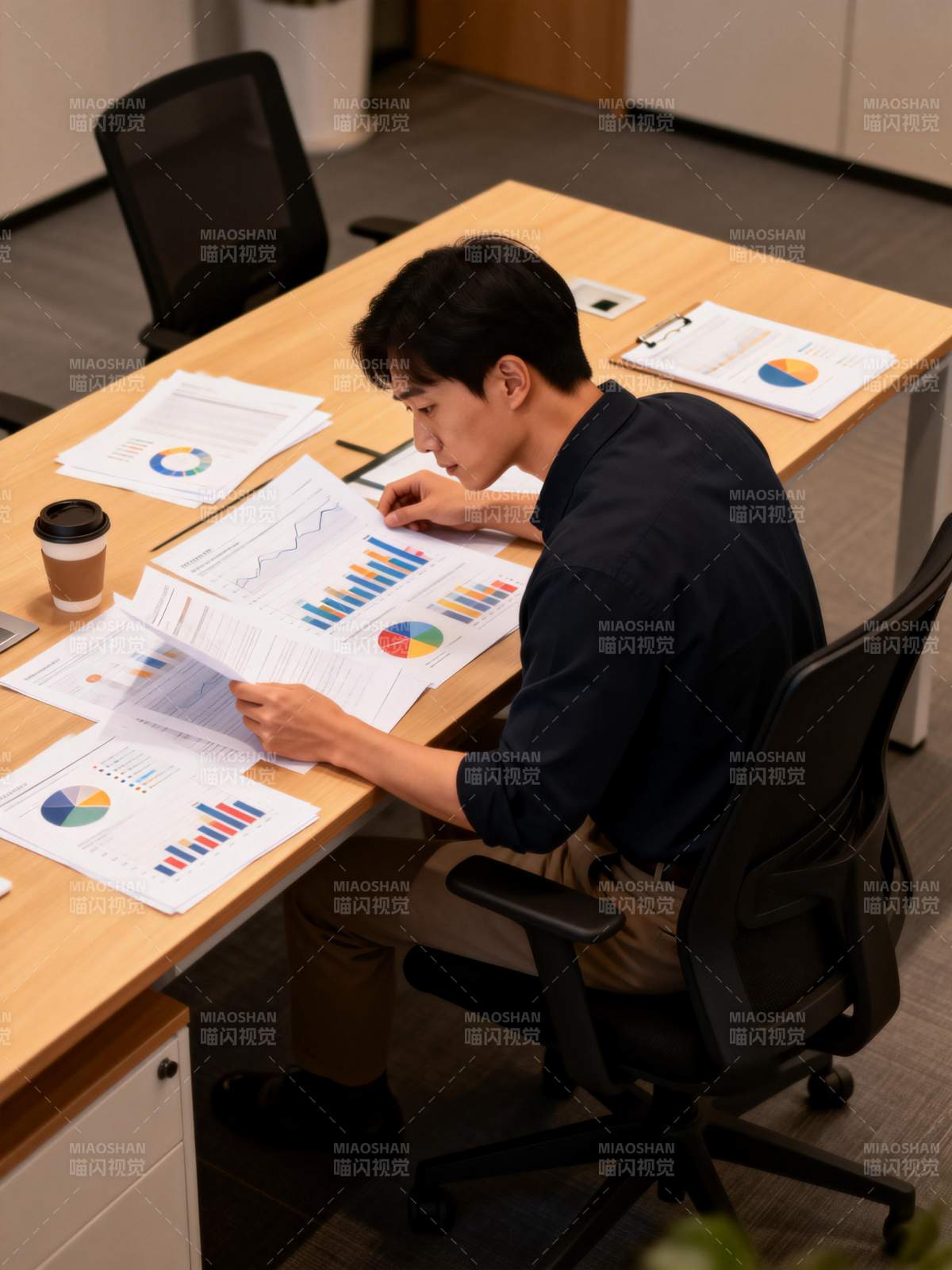 专注分析数据图表图片