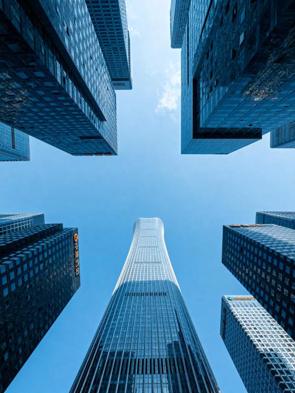 城市之巅 高楼林立图片