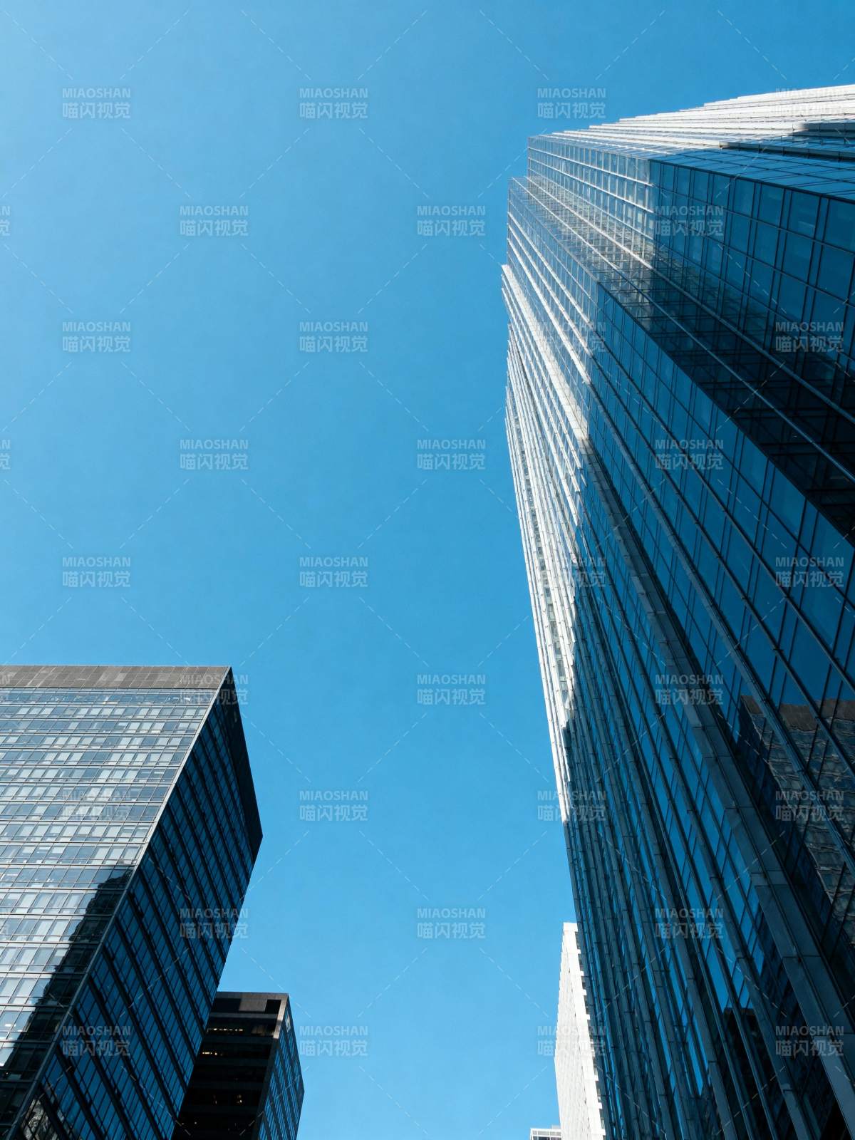 摩天大楼仰视图图片