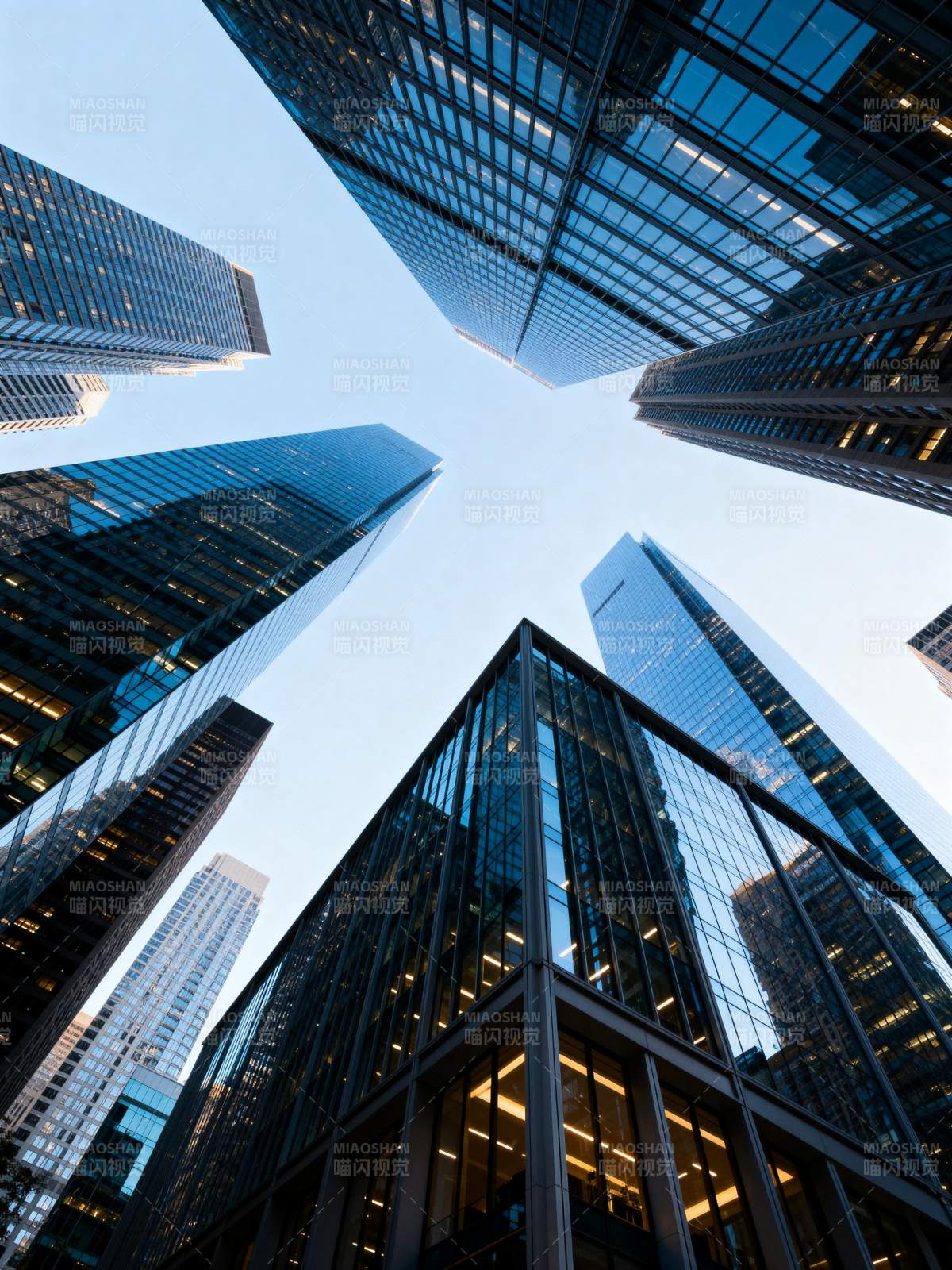 摩天大楼仰视图图片