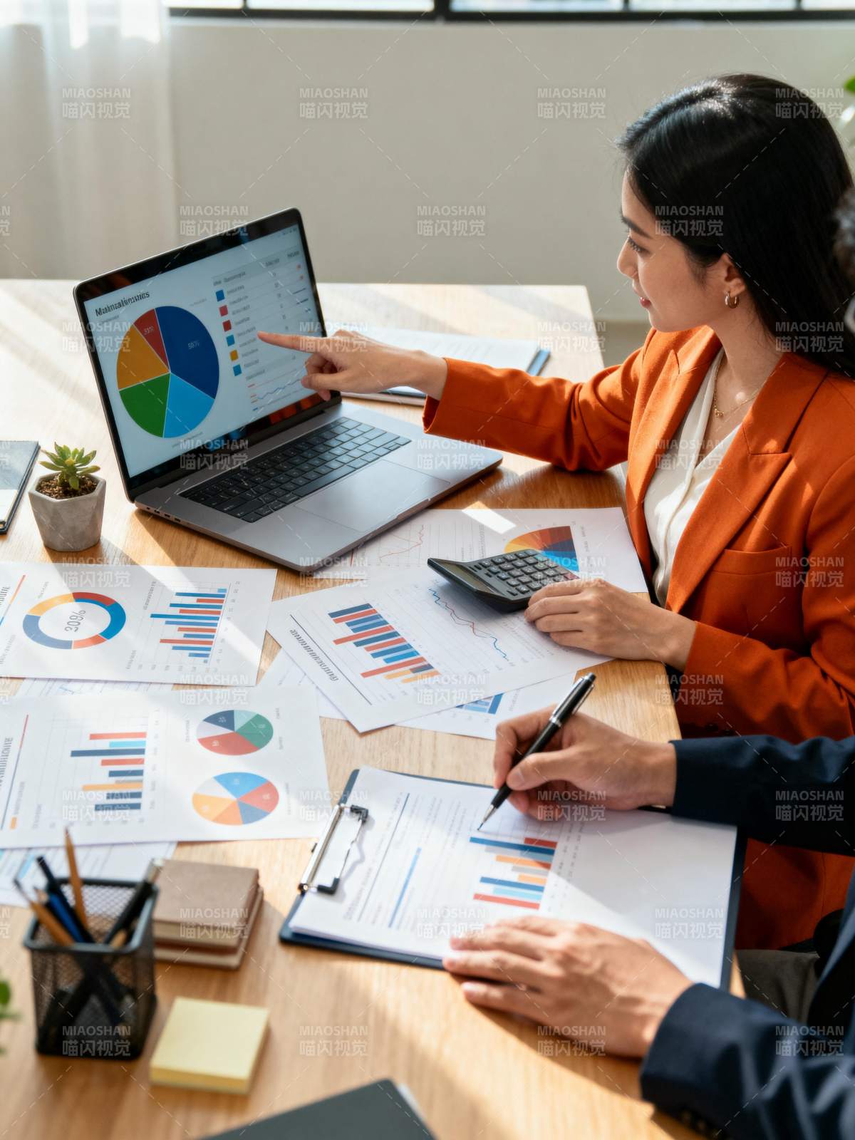商务会议分析数据图片