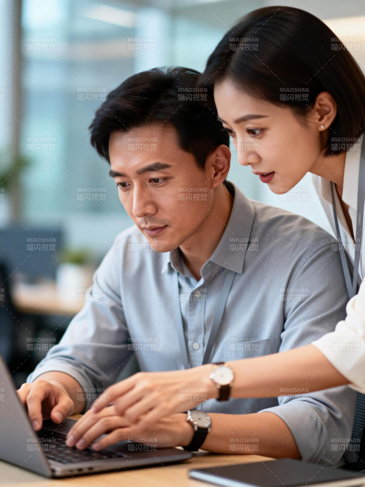 专注协作办公时刻图片