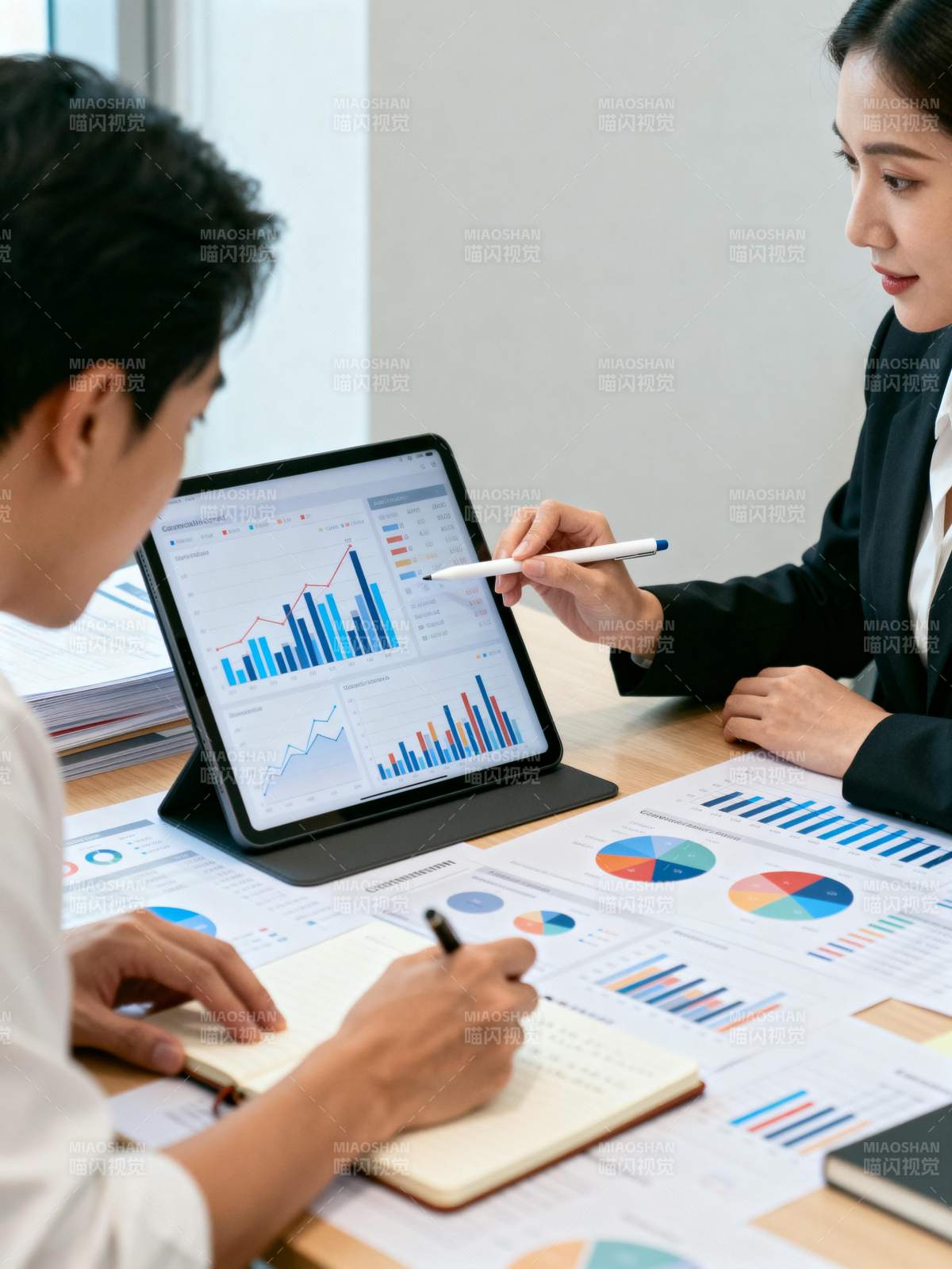 数据分析讨论中图片