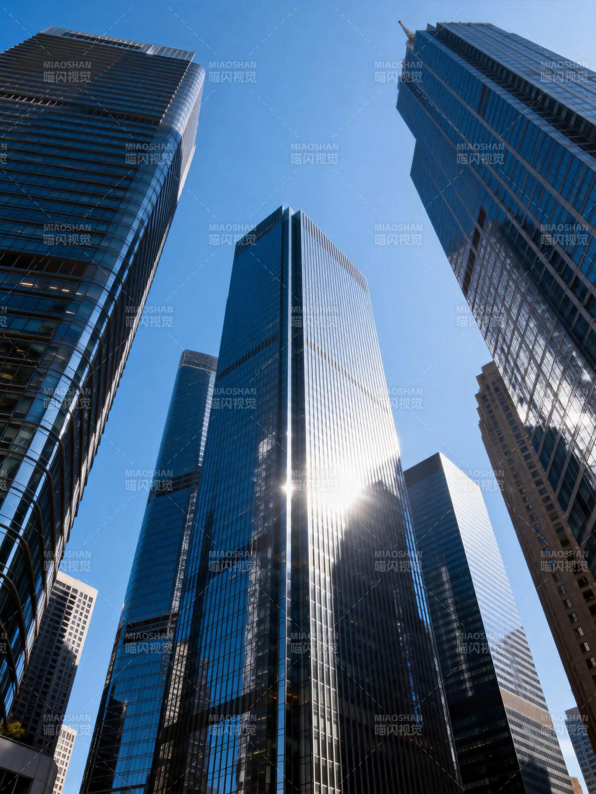 摩天大楼仰视图图片
