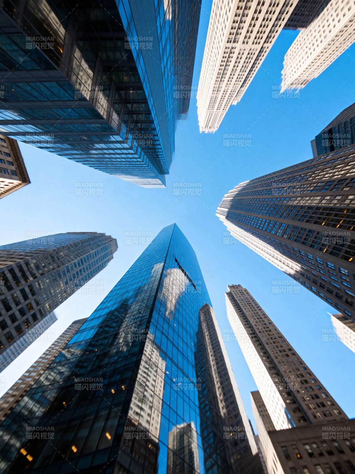 摩天大楼仰视图图片