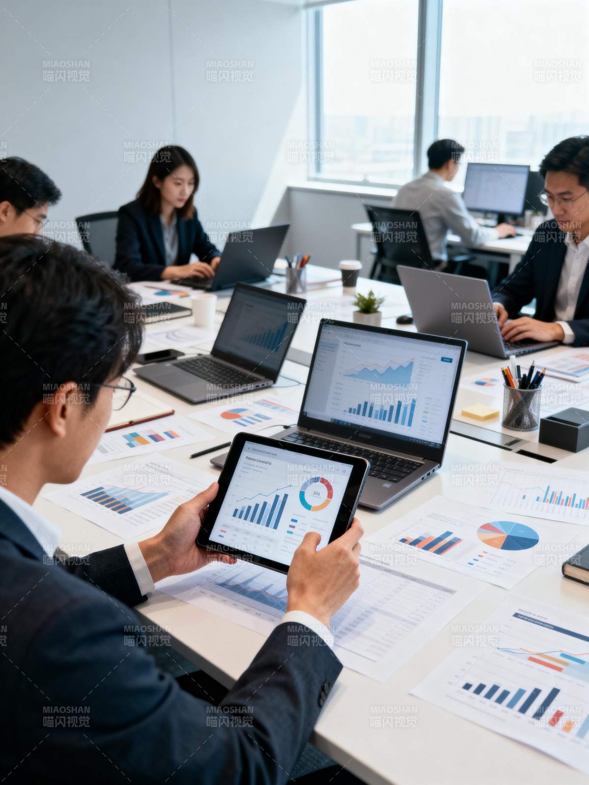 商务会议数据分析图片