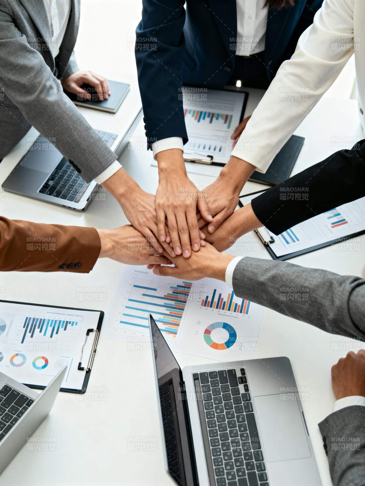 团队协作共进图片