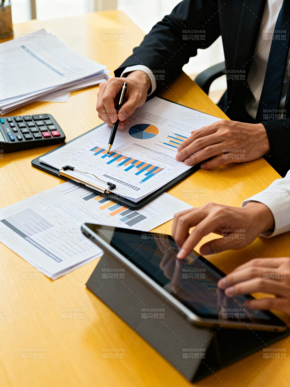 商务会议分析数据图片