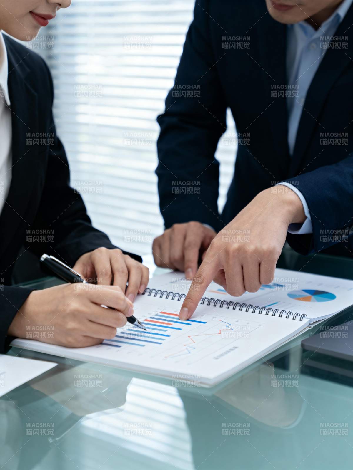商务洽谈分析数据图片