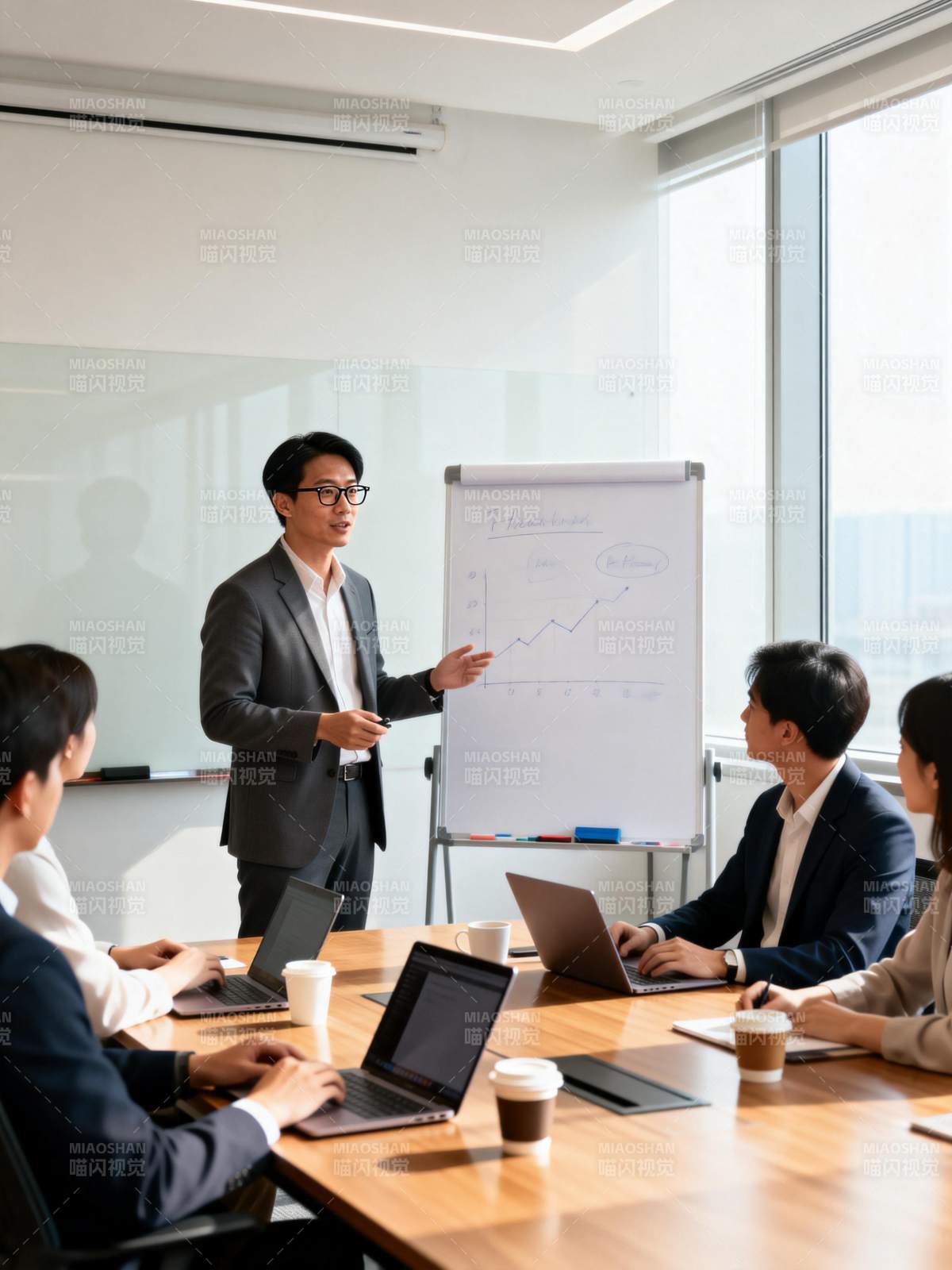 商务会议进行中图片