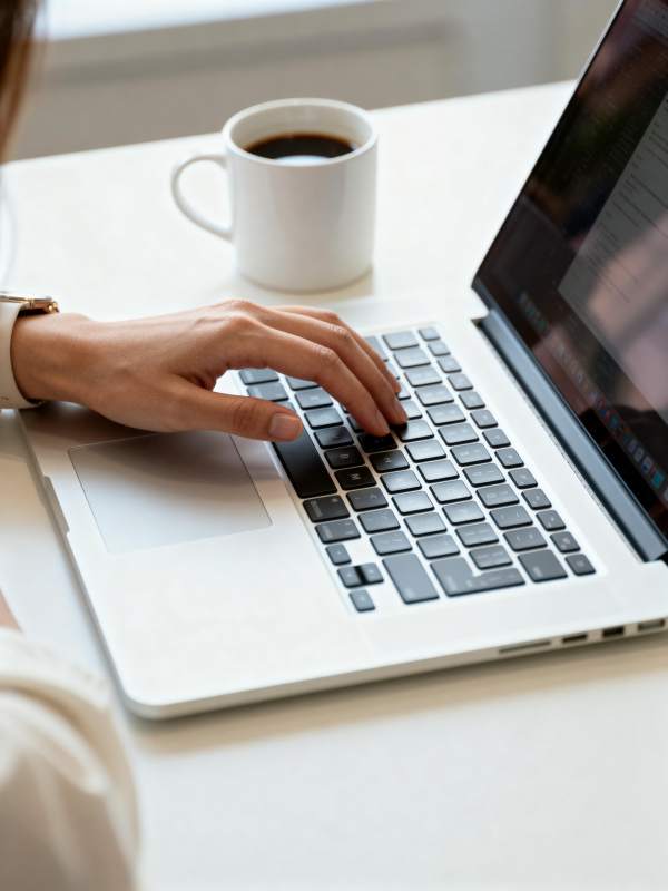 专注工作 咖啡相伴图片