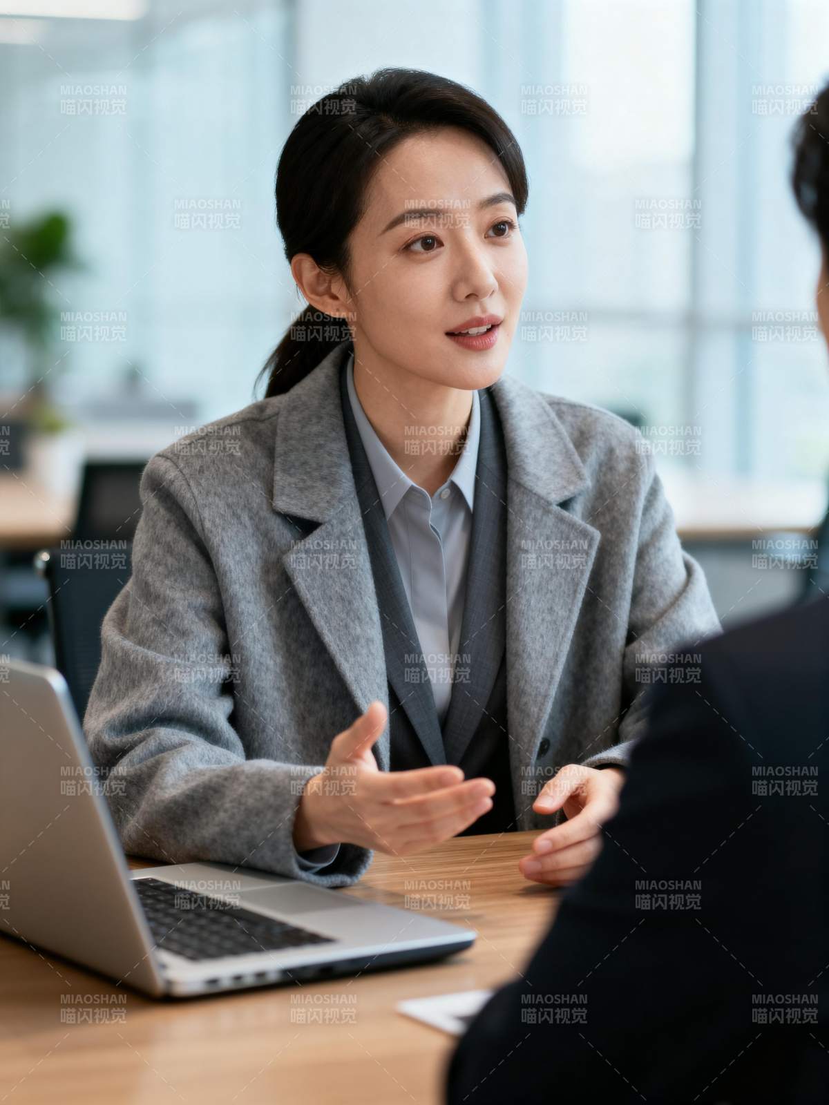 职场对话瞬间图片