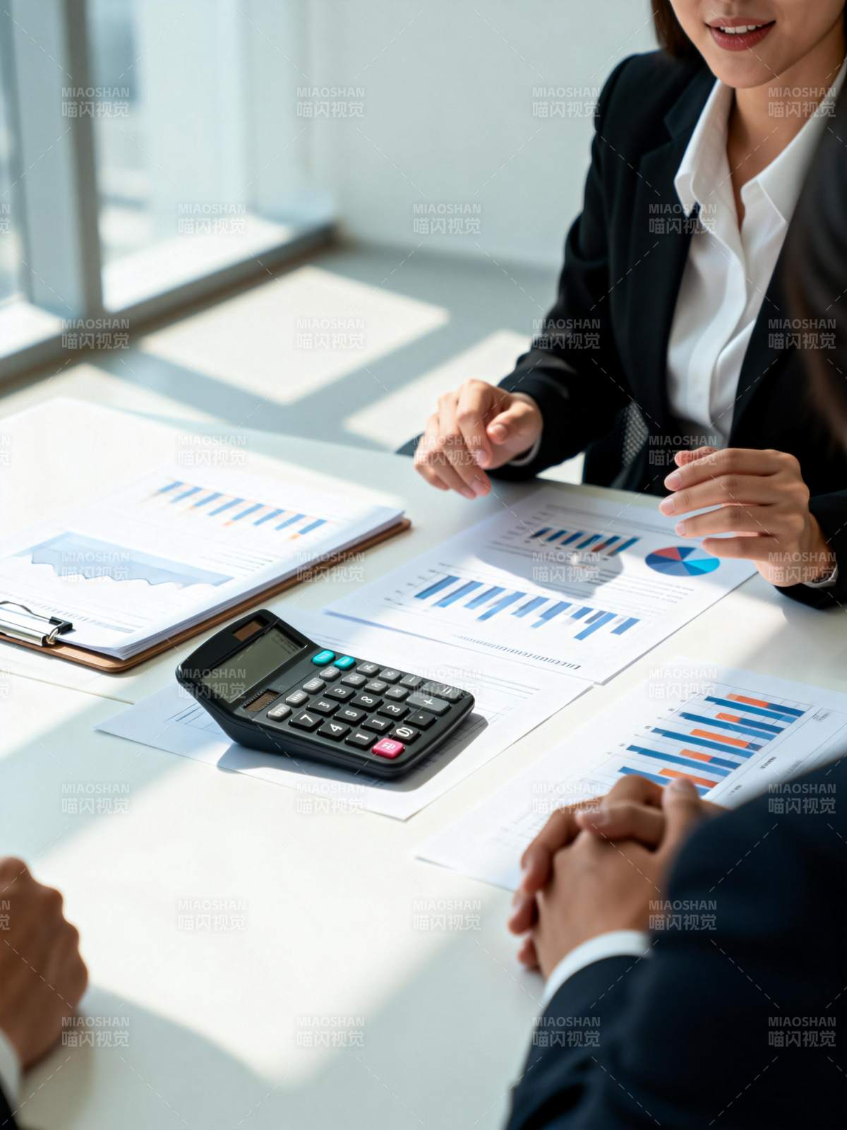 商务会议分析数据图片