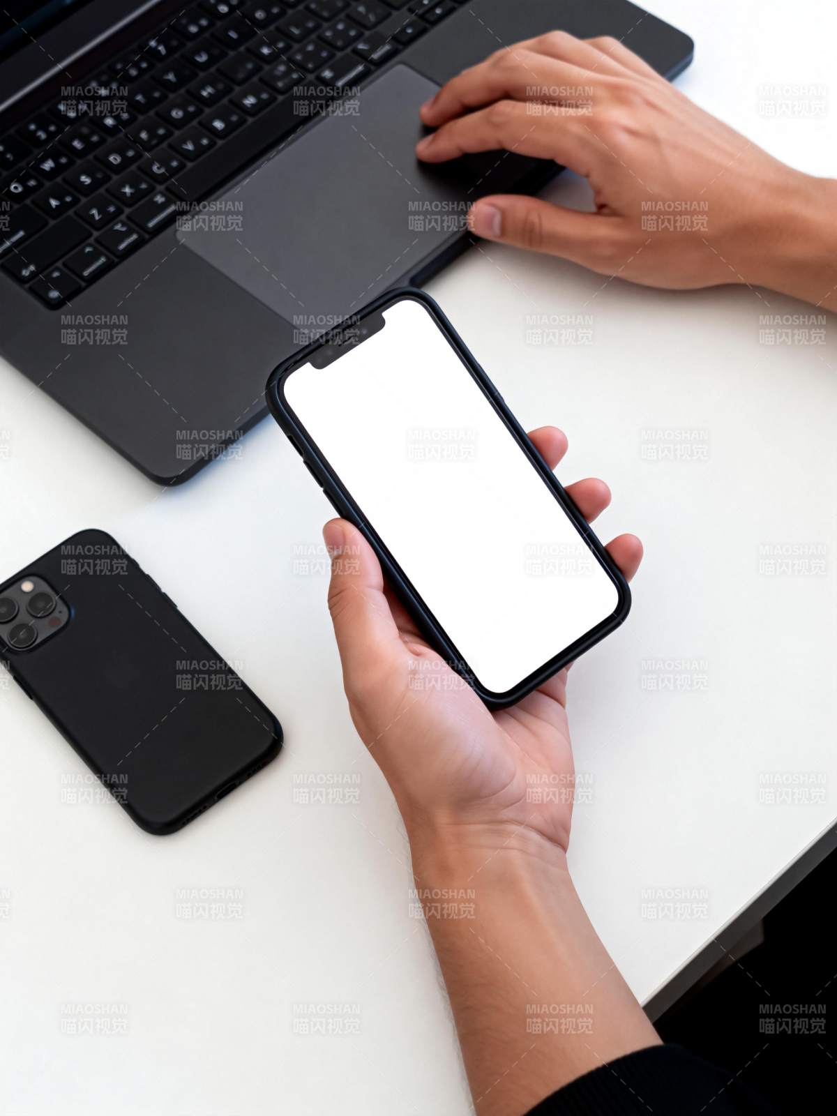 手机与笔记本电脑工作场景图片