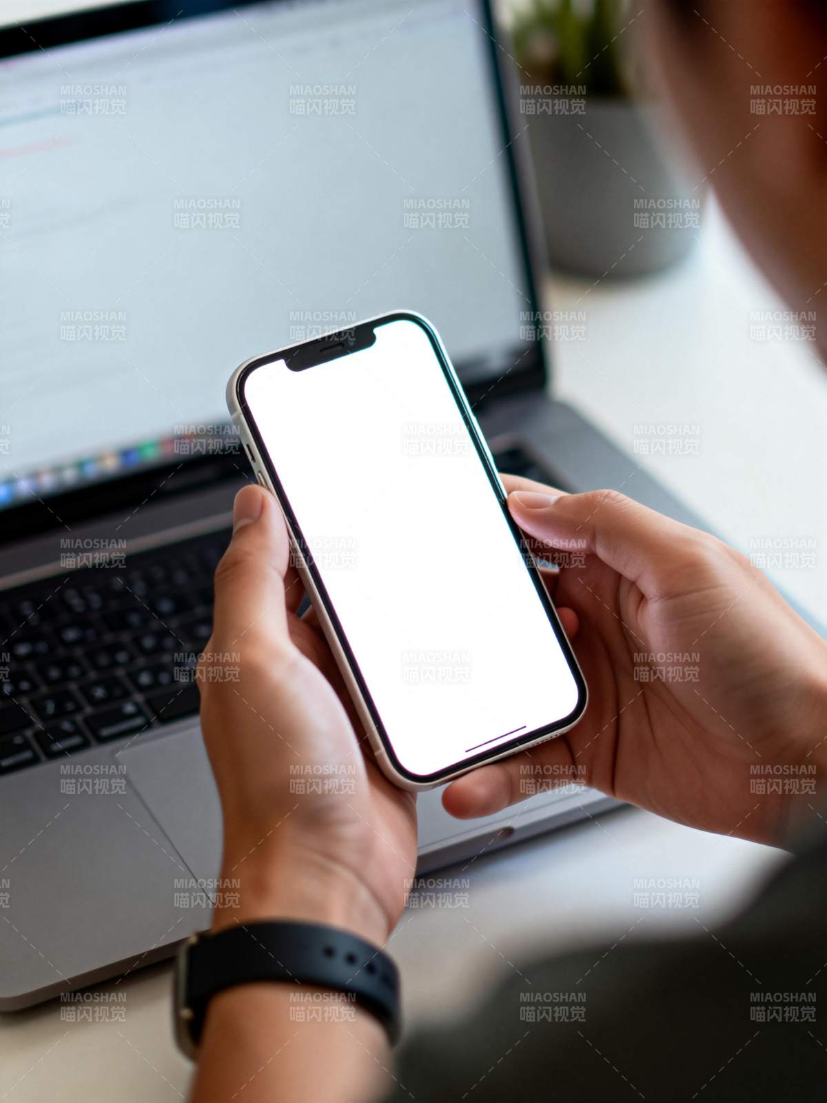 手机屏幕亮起图片