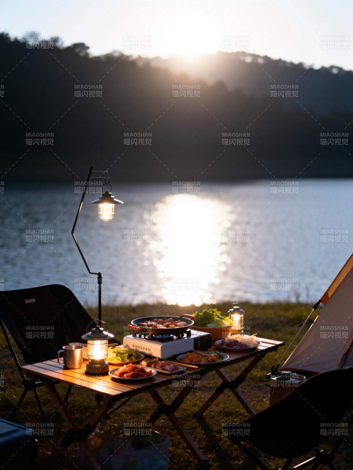 湖畔夕阳野餐时光图片