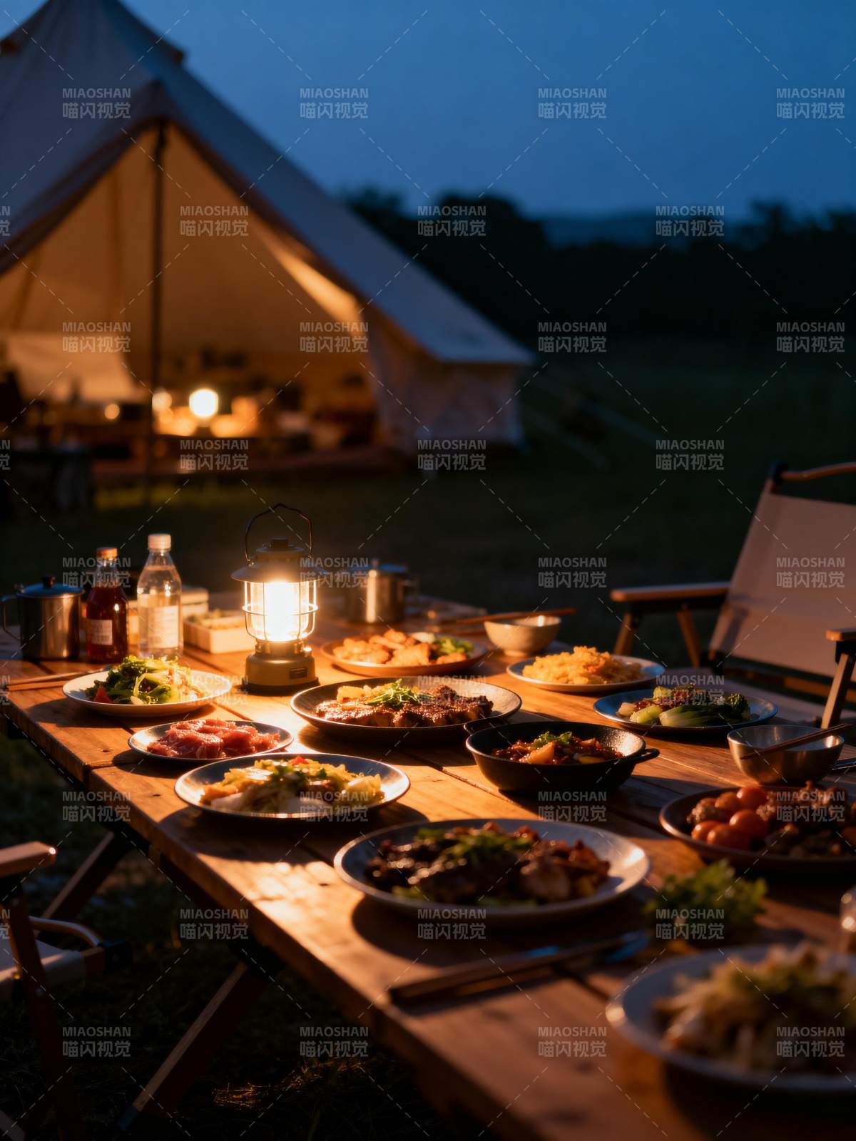 露营晚餐时光图片