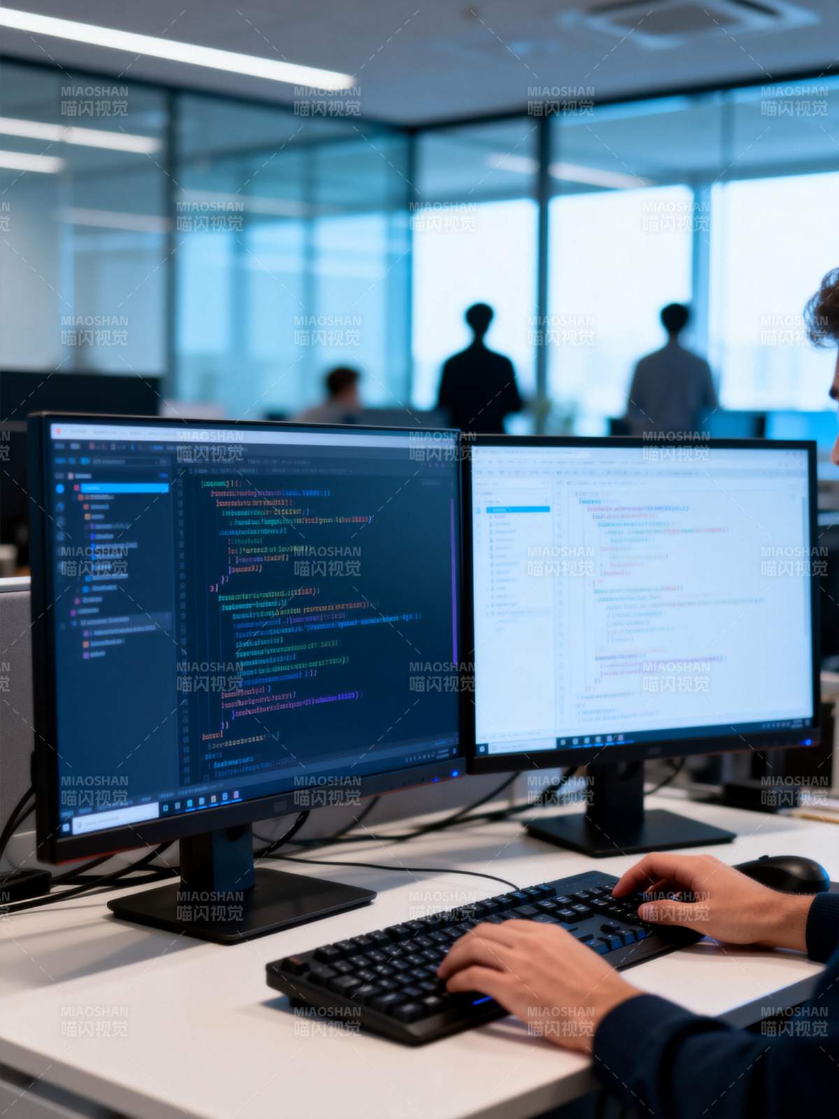 程序员专注编码图片