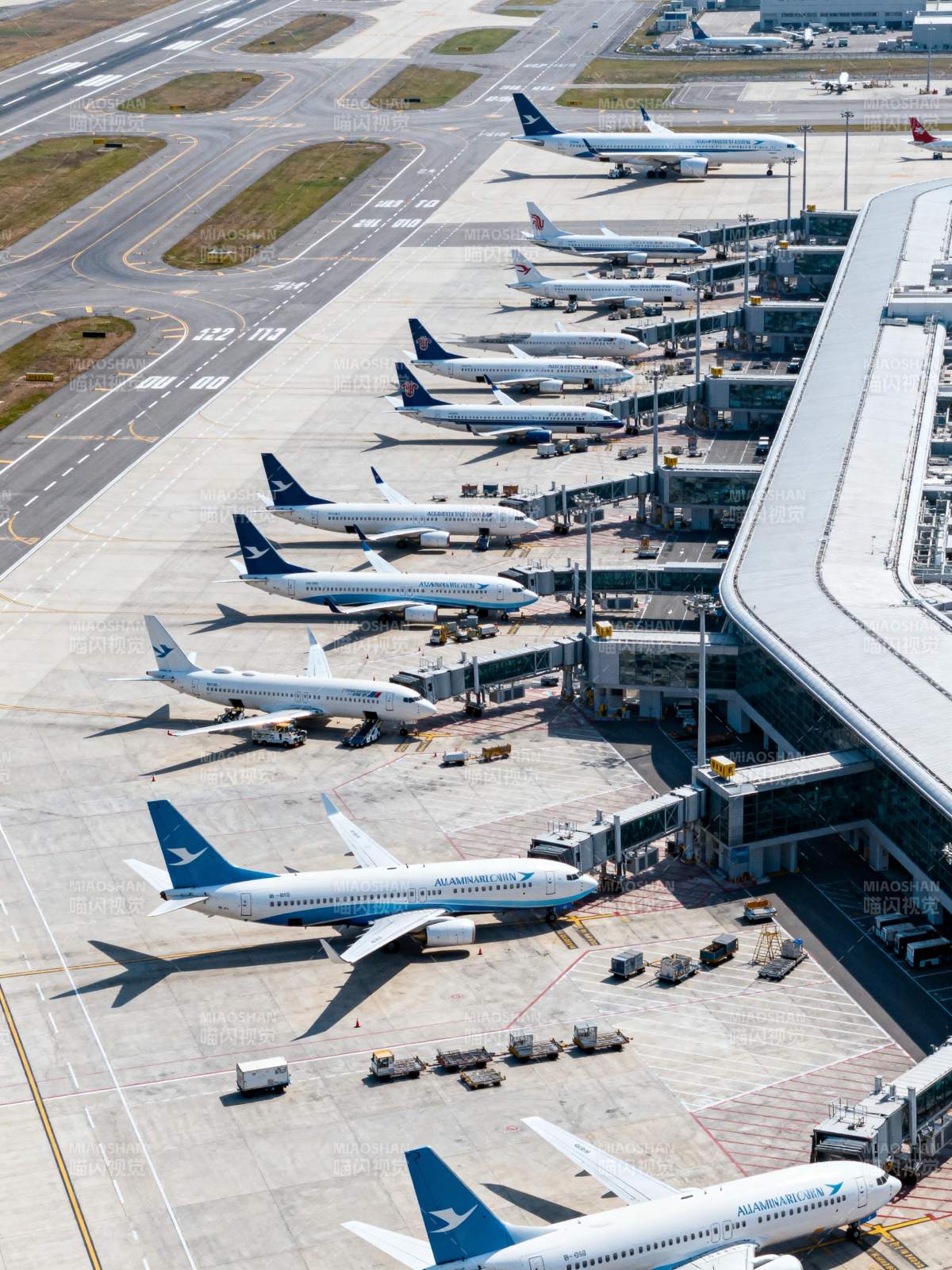 机场停机坪航拍图片