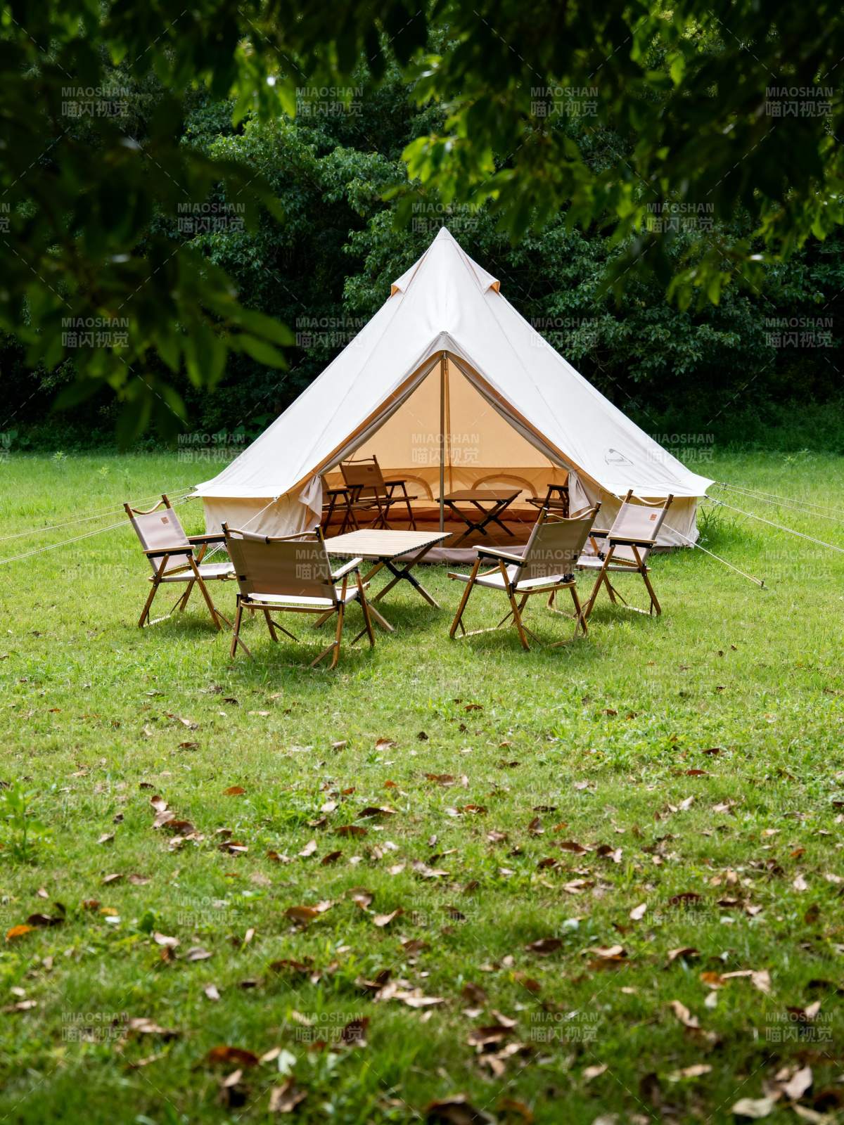 林间露营帐篷图片