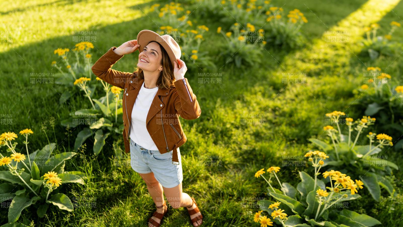 花间少女悠然自得图片