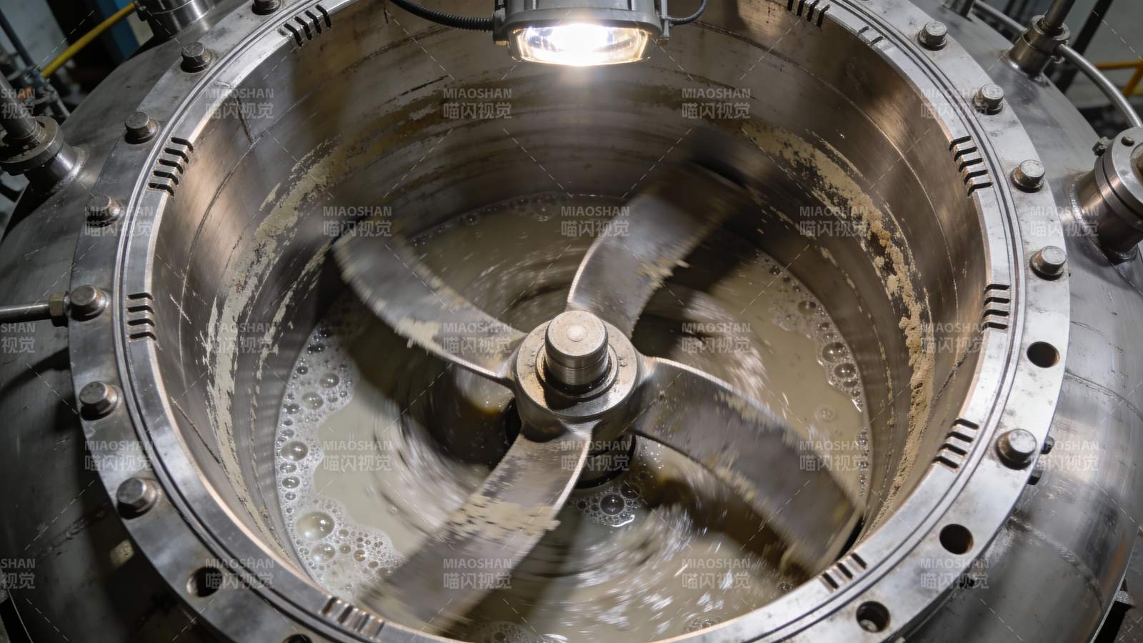 工业搅拌设备特写图片