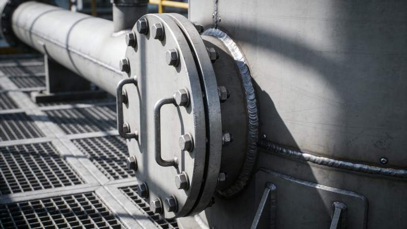 工业管道法兰连接特写图片