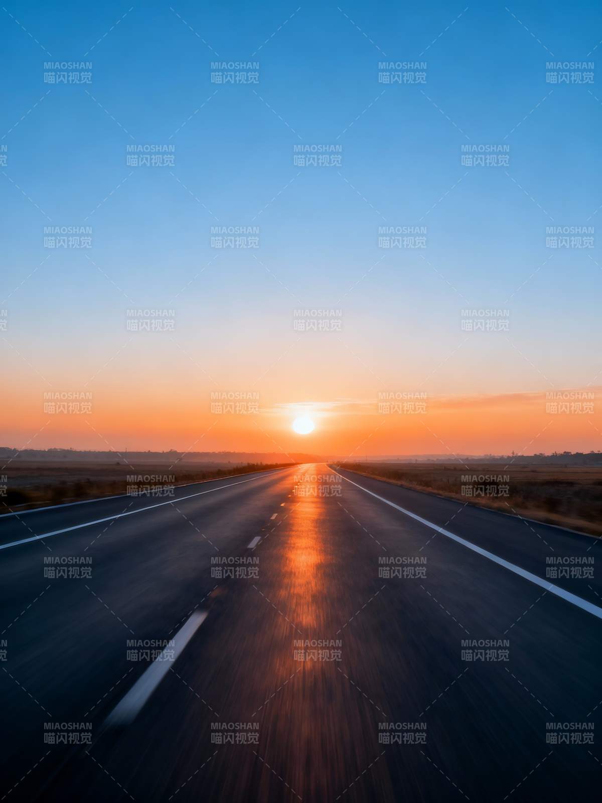 夕阳下的公路图片