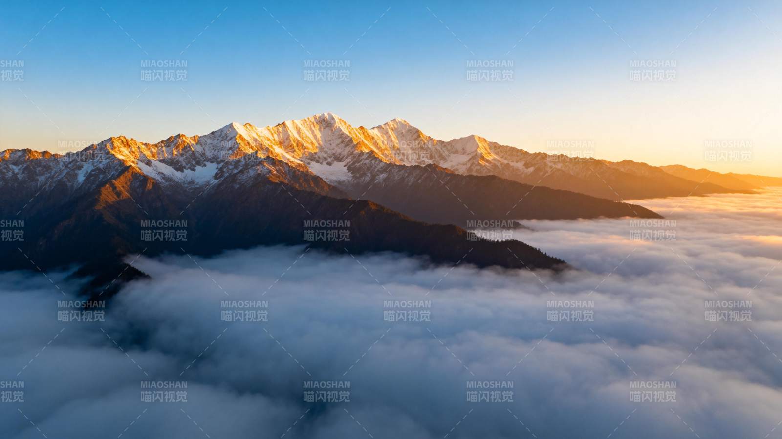 云海雪山日出图片