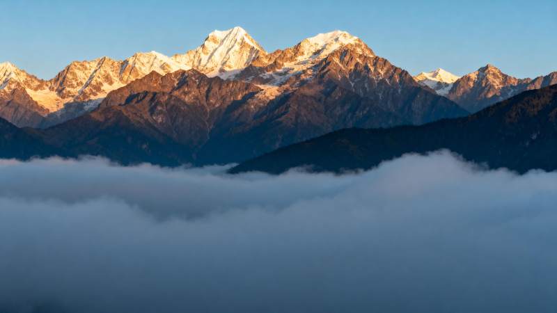 雪山云海日出图片