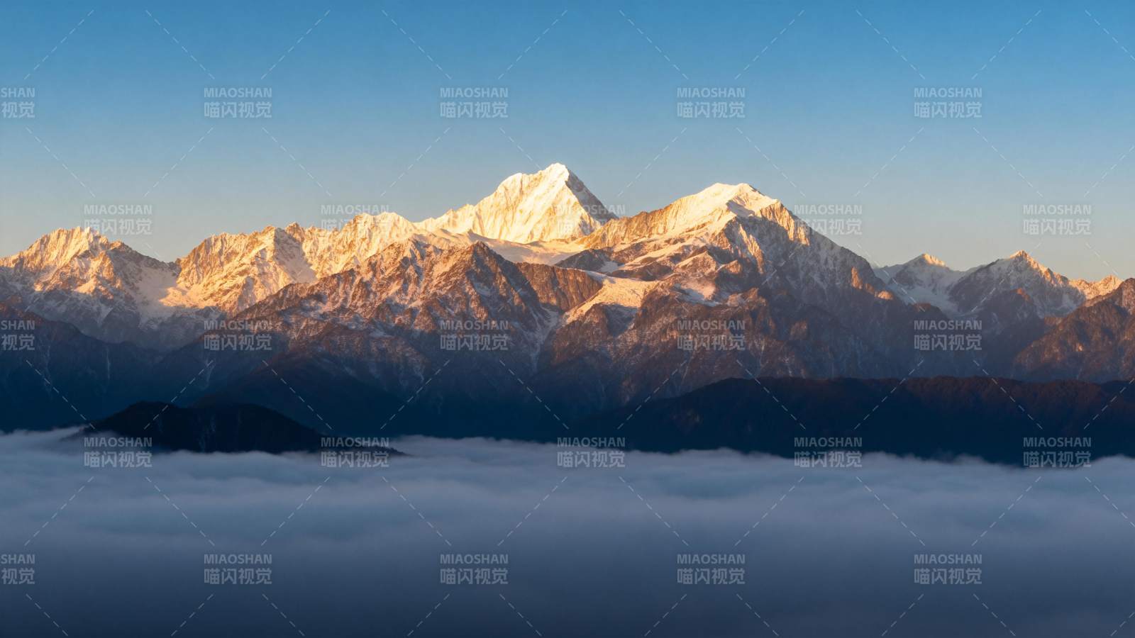 雪山云海日出图片